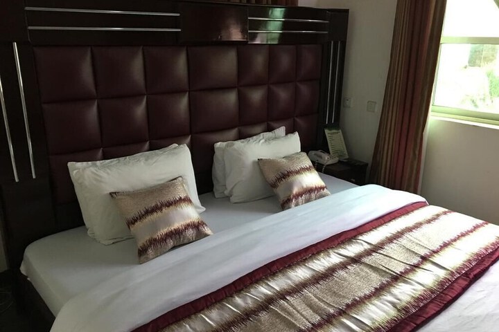 Room 13 of 22