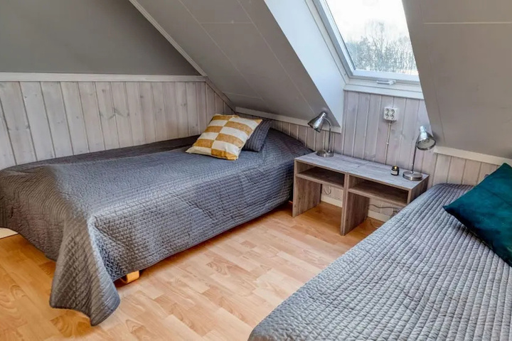 Room 4 of 18