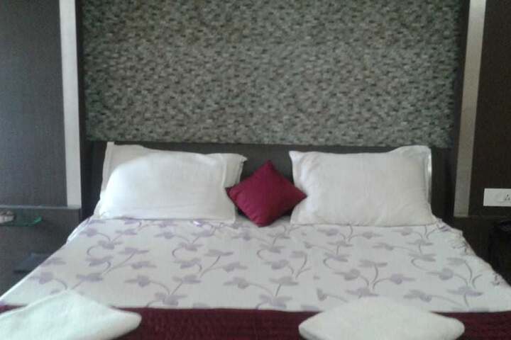 Room 27 of 63