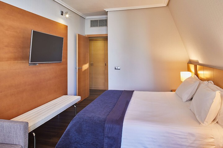 Room 15 of 97
