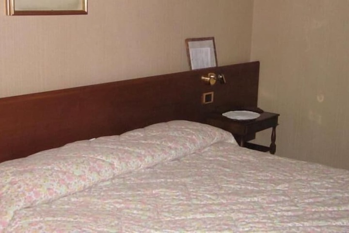 Room 17 of 40