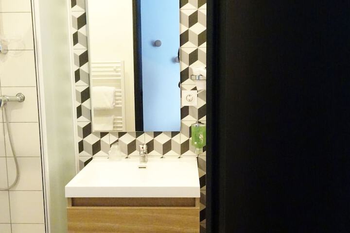 Room 26 of 44