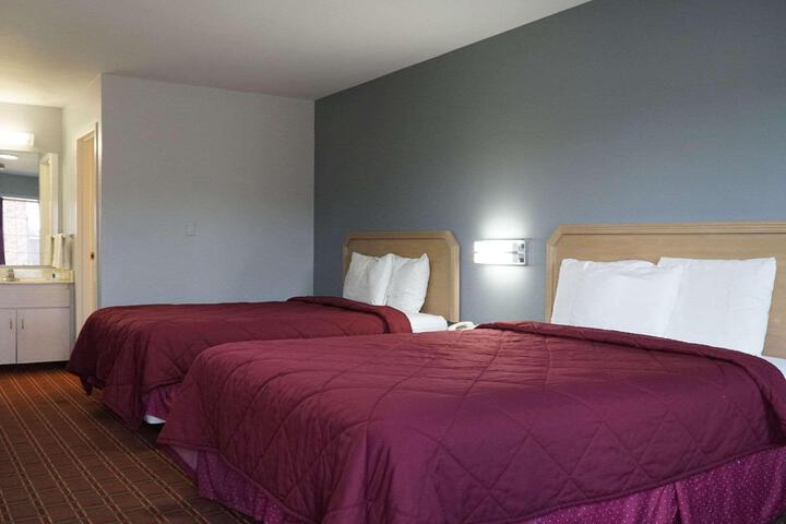 2 Queen Beds (4 of 14)
