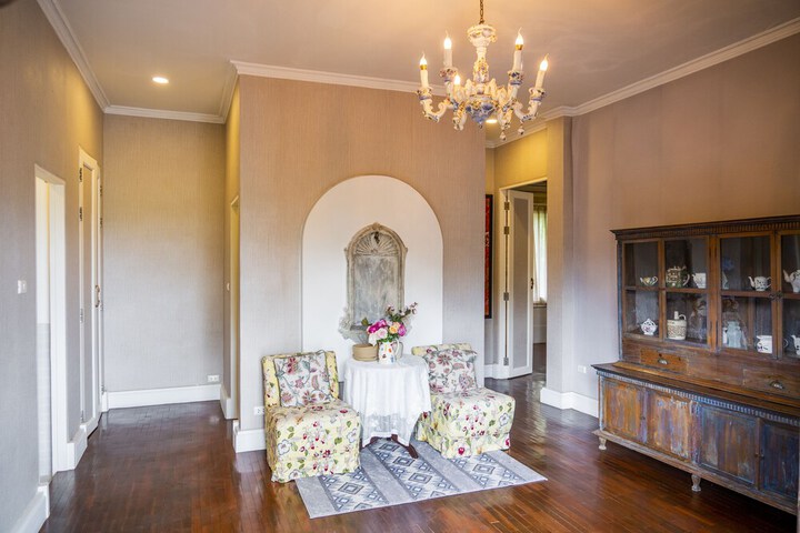 Room 65 of 177