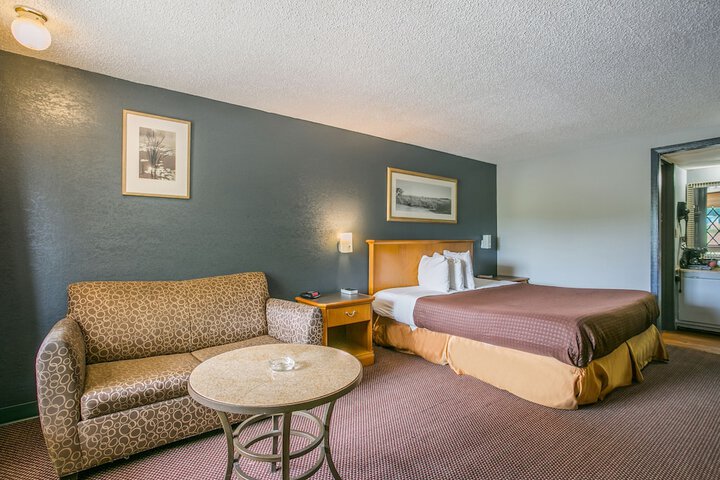 1 King Bed (5 of 24)