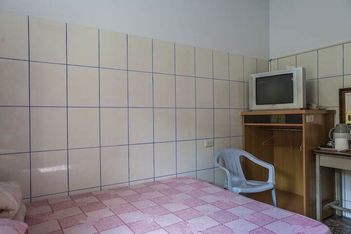 Room 6 of 10