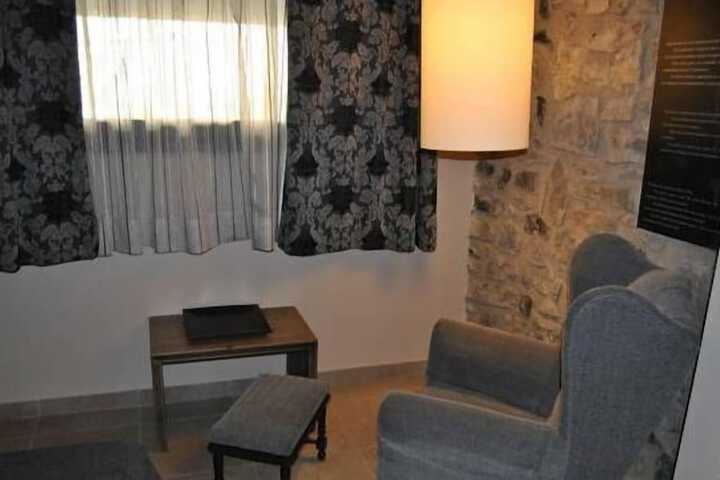 Room 44 of 76