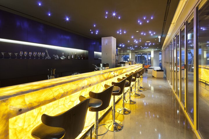 Lounge 133 of 179
