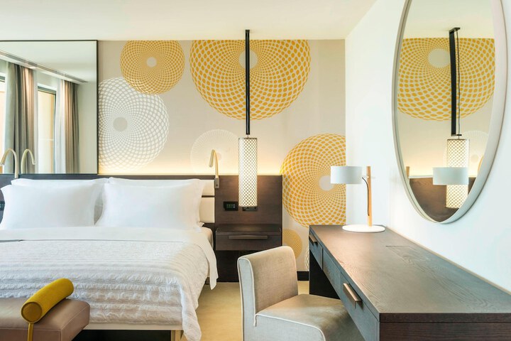 Room 33 of 334