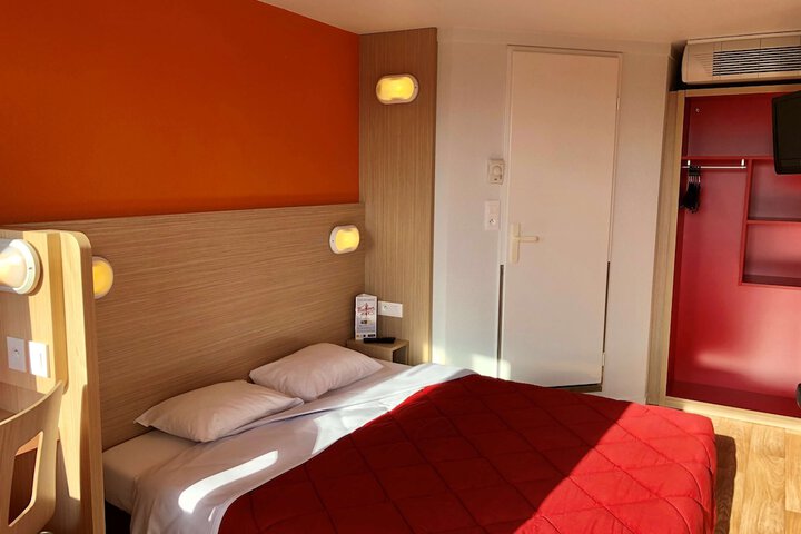 Room 8 of 49