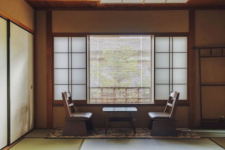 Room 28 of 60