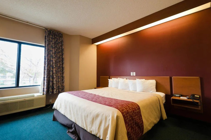 Room 5 of 18