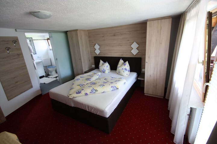 Room 7 of 33