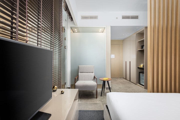 Room 48 of 136