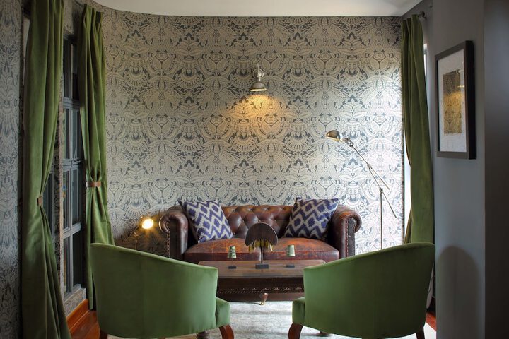 Lounge 104 of 160