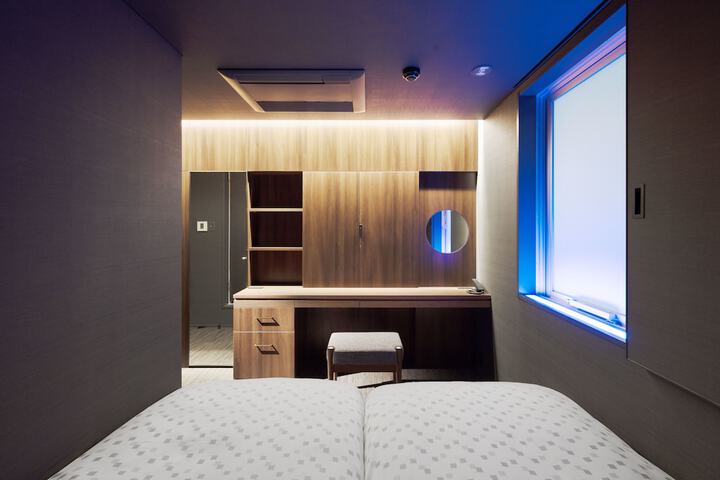 Room 7 of 42