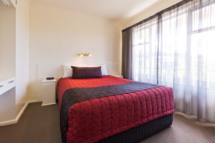 Room 9 of 50