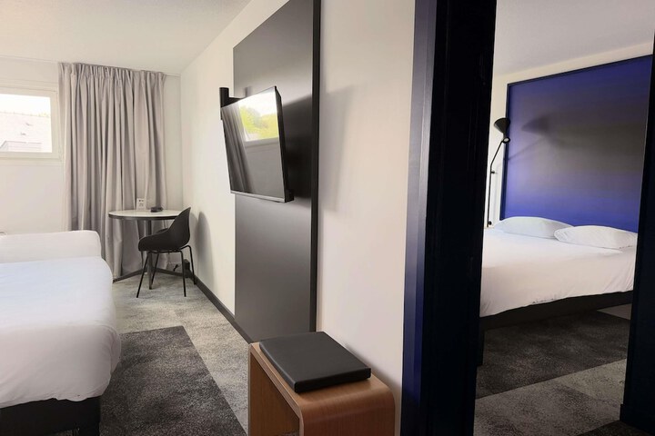 Room 34 of 125