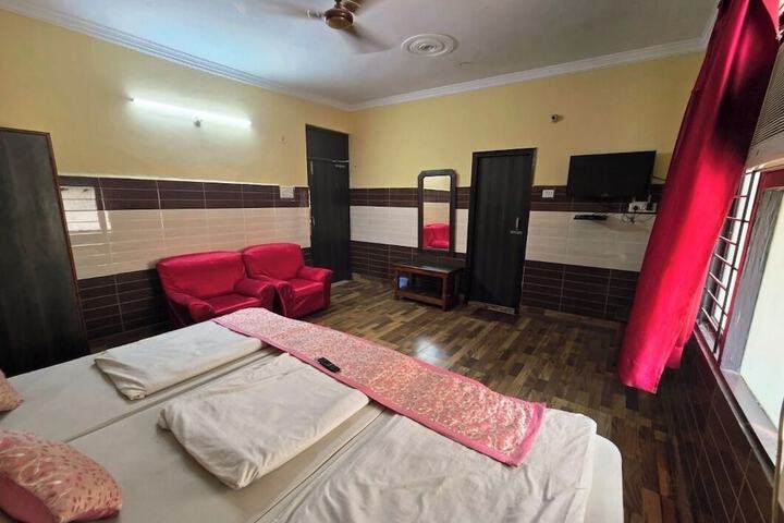 Room 4 of 11