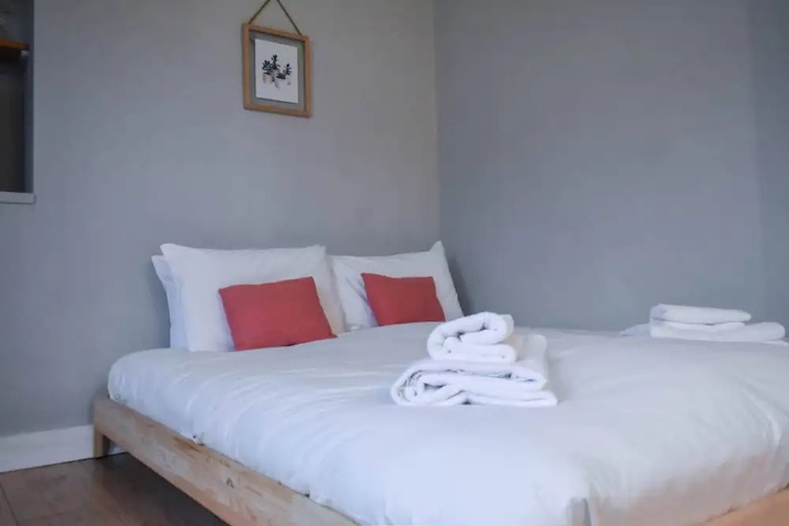 Room 4 of 15