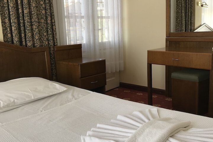 Room 12 of 35