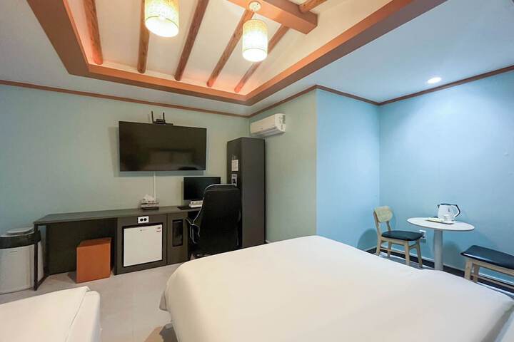 Room 6 of 23