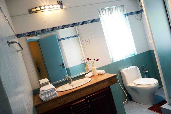 Room 6 of 16