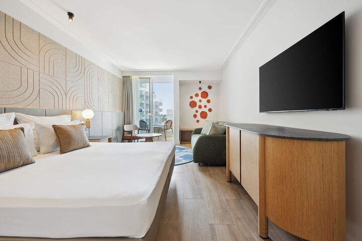 Room 51 of 145