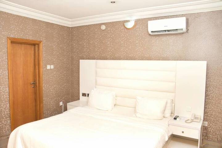 Room 10 of 13