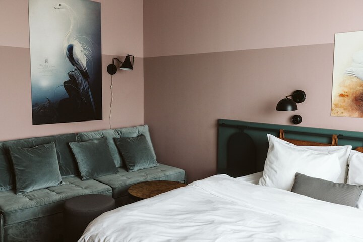 Room 28 of 159