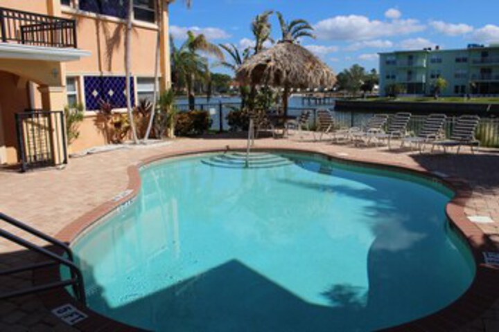 Pool 25 of 39