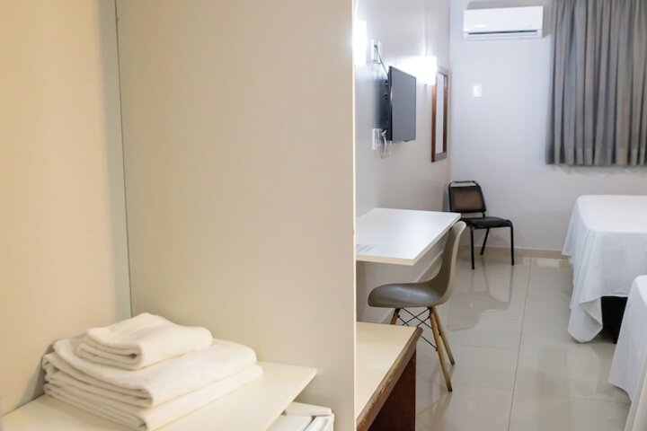 Room 8 of 38