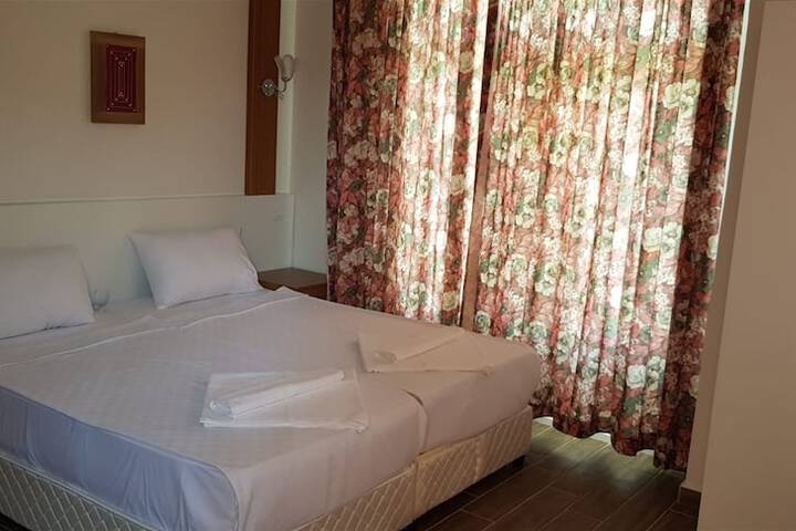 Room 10 of 34