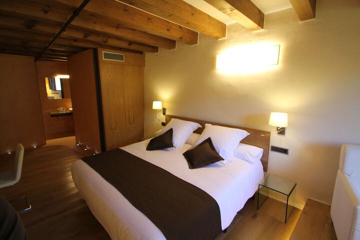 Room 5 of 75