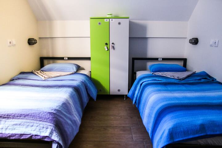 Room 6 of 65