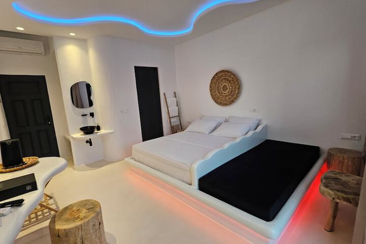 Room 33 of 113