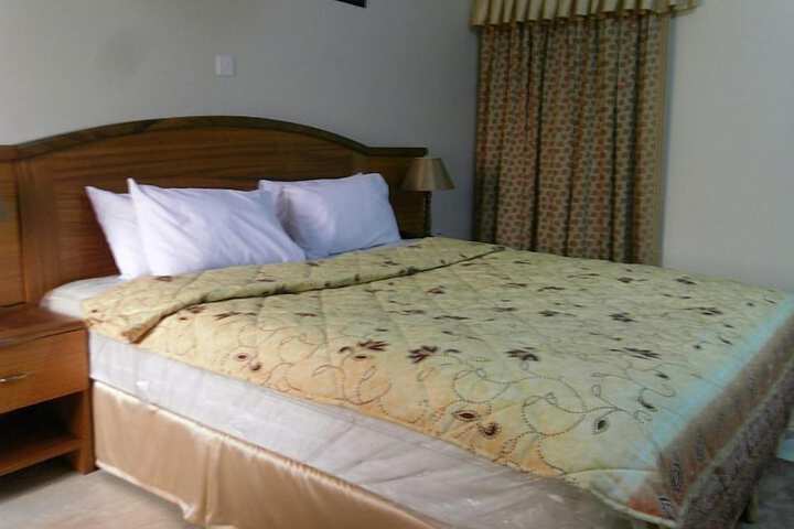 Room 6 of 34