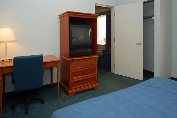 1 King Bed Suite (10 of 19)