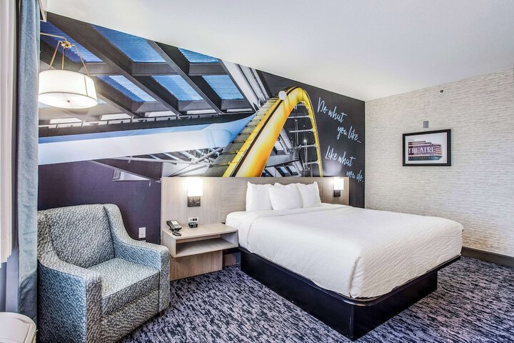 Standard | King Bed (5 of 10)