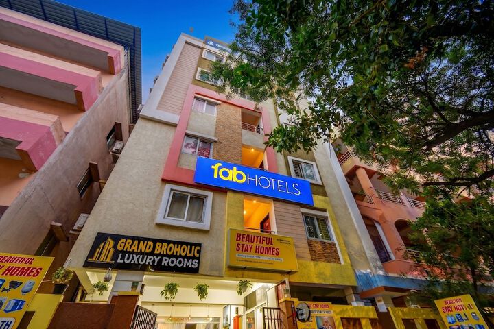 FabHotel Grand Broholic Luxury Rooms JNTU - Nr. JNTU Collegue Metro Station-Kukatpally