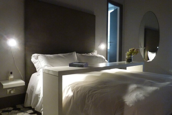 Room 5 of 12