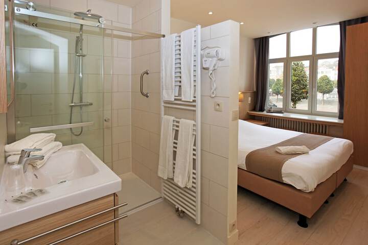 Room 10 of 52