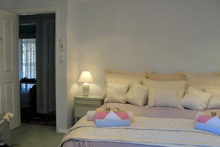 Room 2 of 7