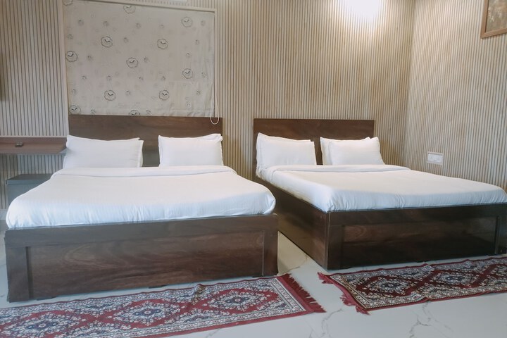 Room 8 of 10