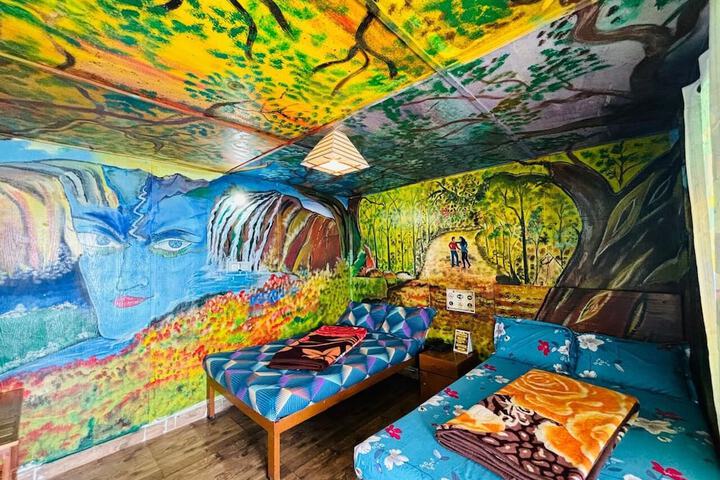 Room 27 of 195