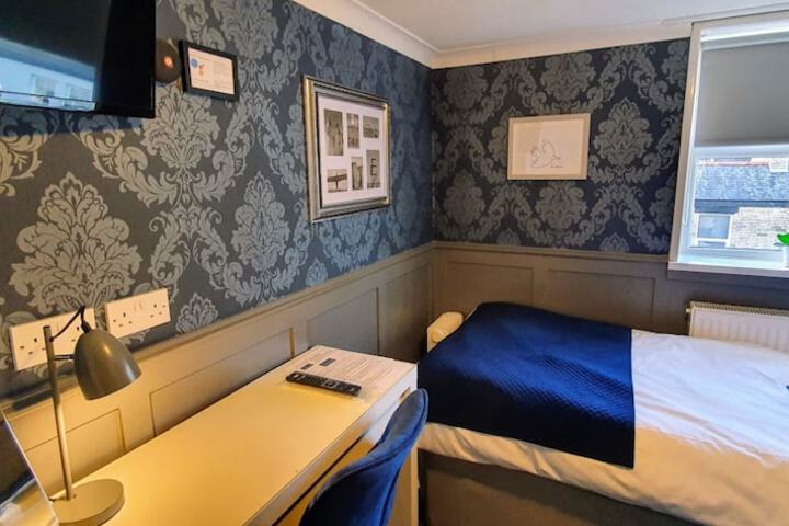 Room 14 of 130
