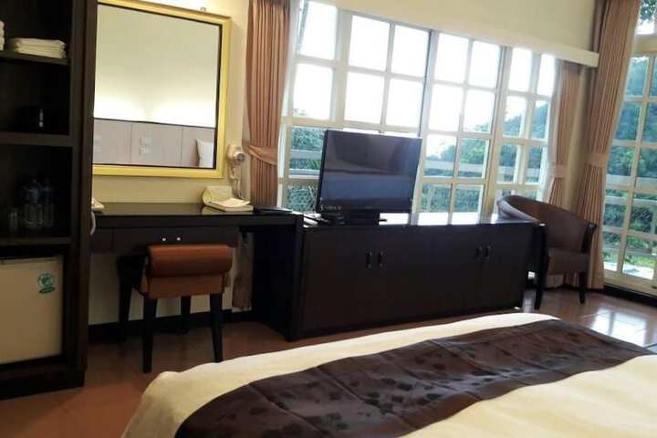 Room 13 of 36