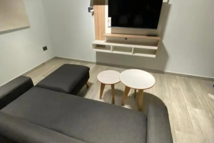 Room 5 of 12