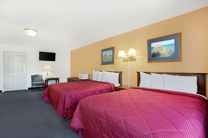 Queen Bed Accessible (5 of 11)
