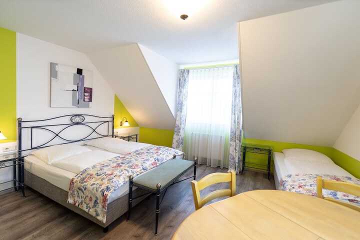 Room 5 of 48
